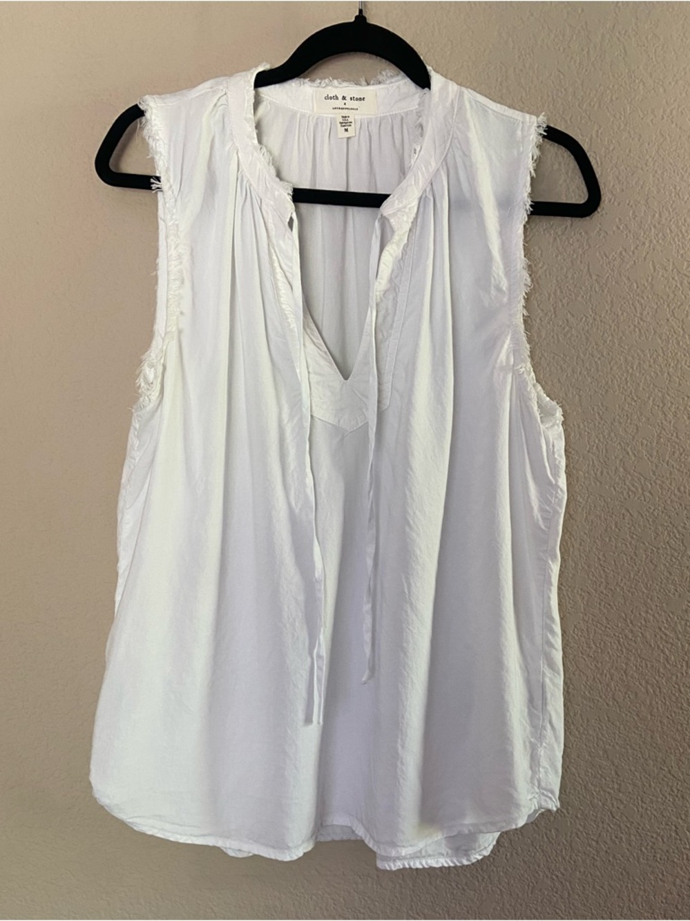Cloth & Stone Anthropologie White Tencel Split Neck Ruffle Blouse M fringe ties